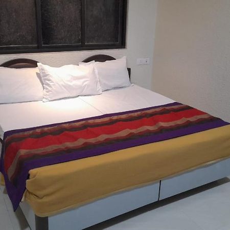Shraddha Hotel Мумбаї Екстер'єр фото