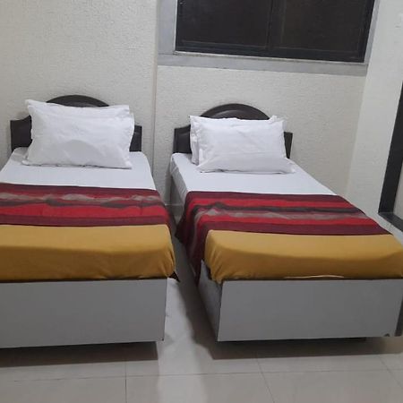 Shraddha Hotel Мумбаї Екстер'єр фото